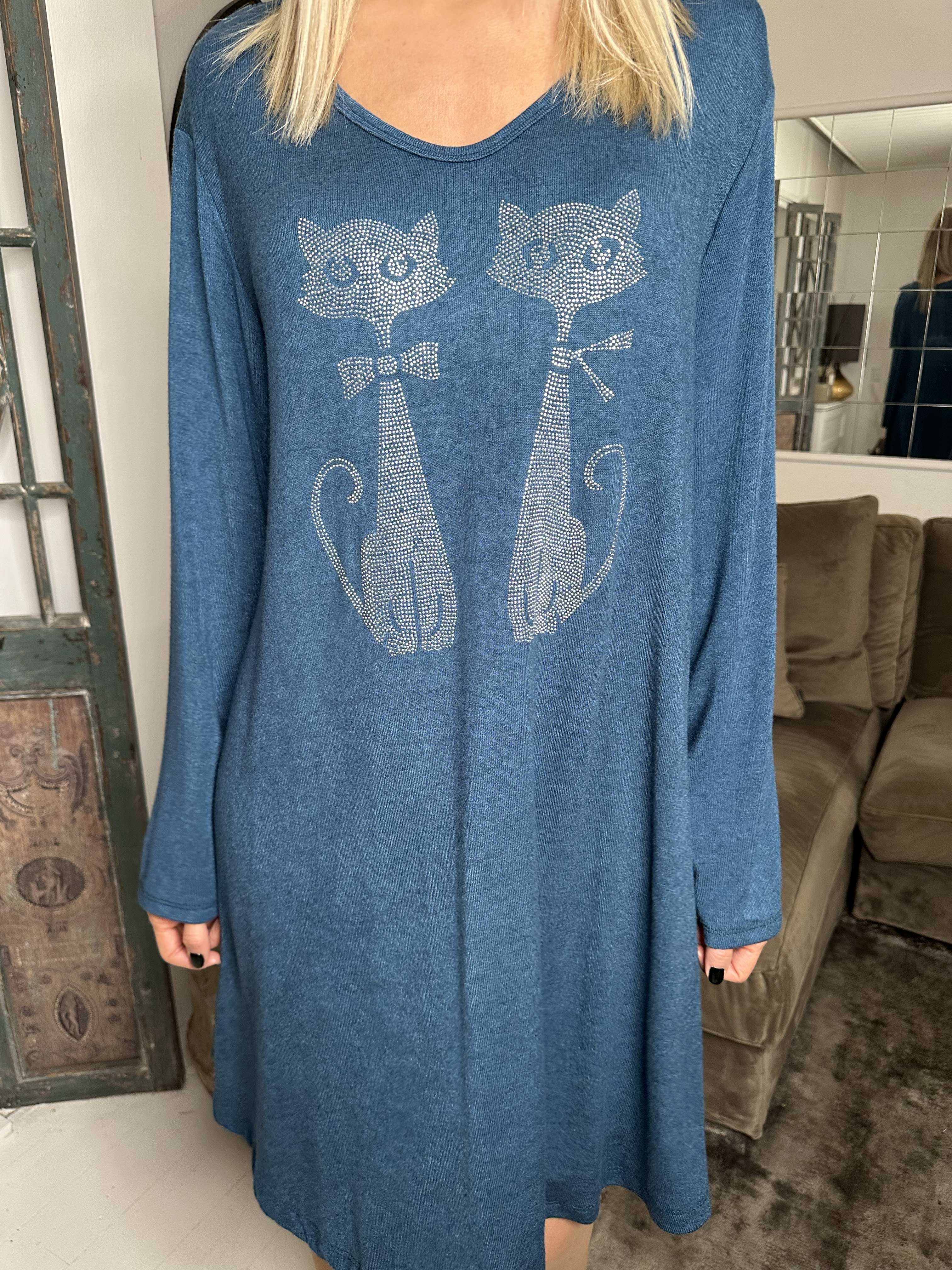 Talia - Blød kjole i viskose med kattemotiv af similisten